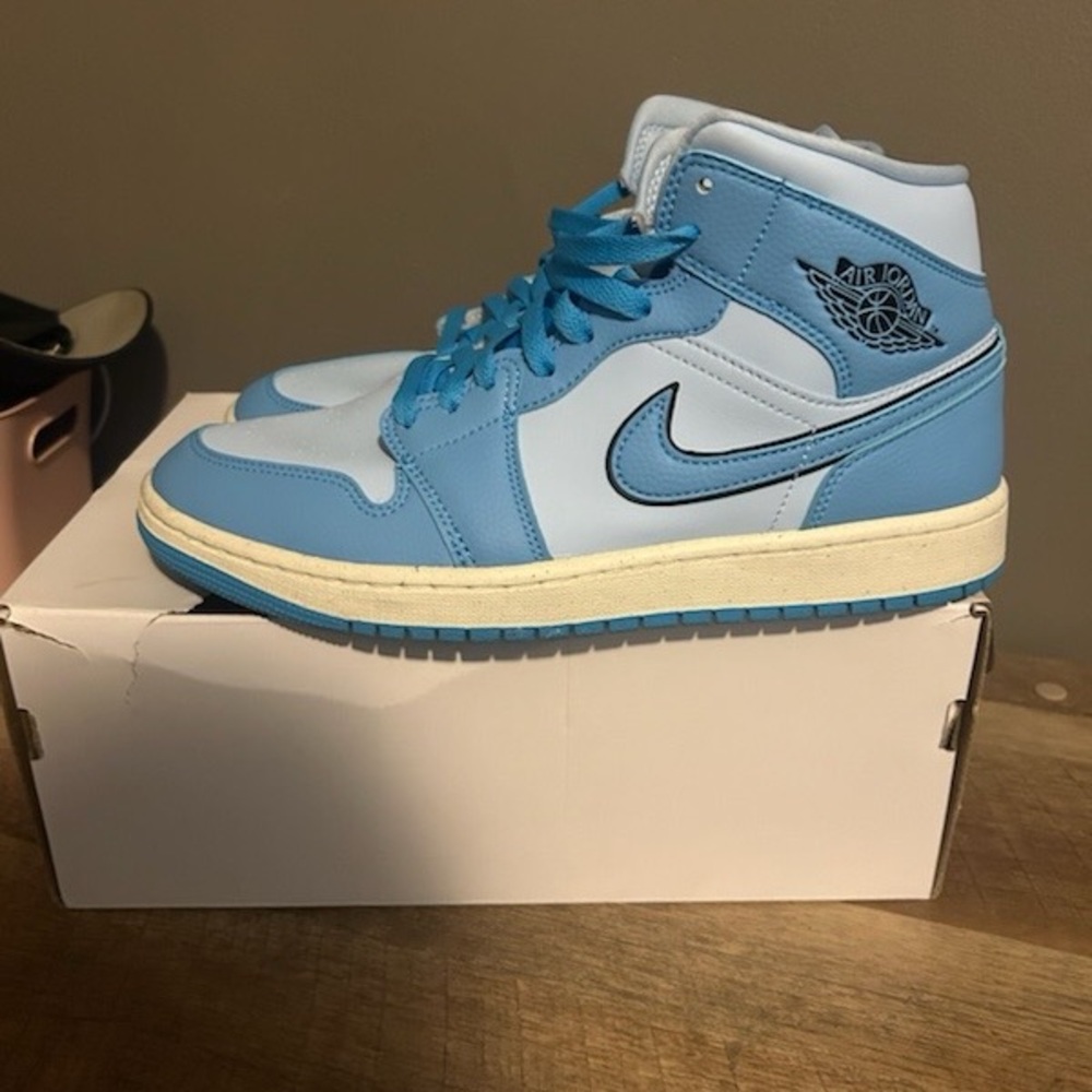 Women’s 10.5 Nike shoes